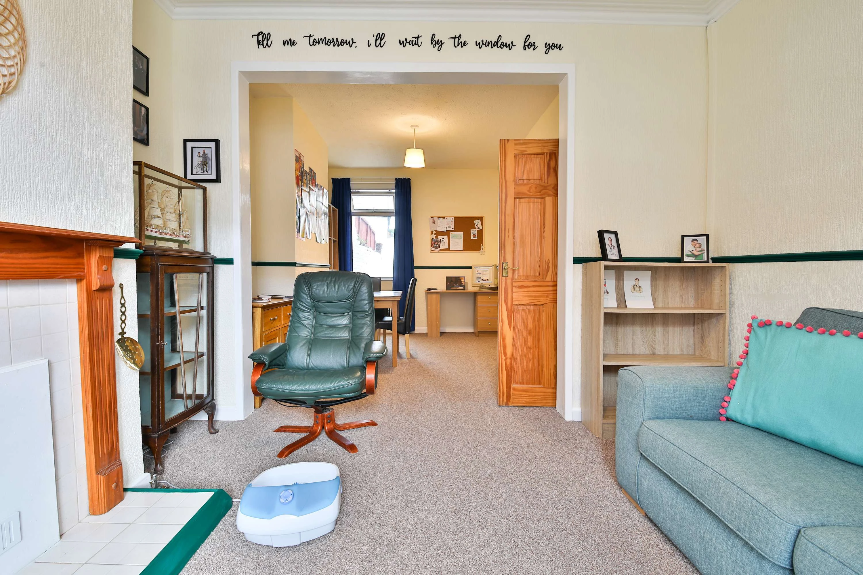 Living room of Uncle Bryn&rsquo;s house from Gavin & Stacey