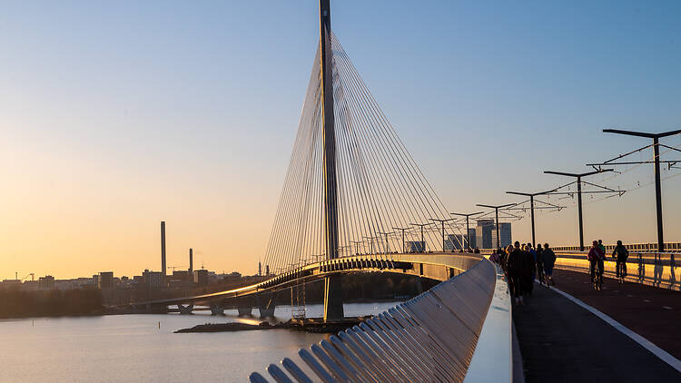 Kruunuvuorensilta auringonlaskun aikaan