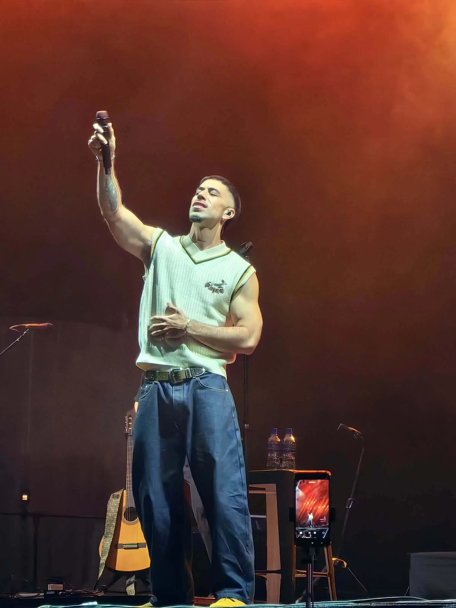 The New Zealand artist had the crowd singing along. 