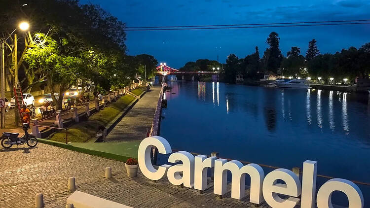 Carmelo - a 138 km Carmelo - a 138 km