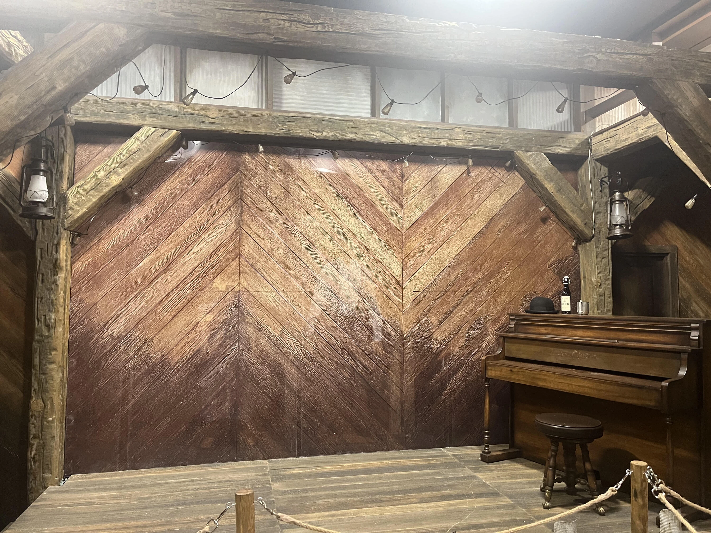 The full stage at &ldquo;Sinners&rdquo;