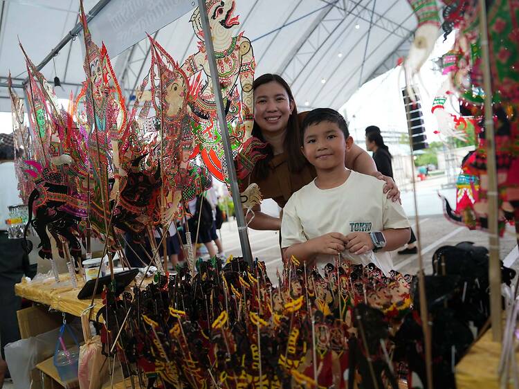Spend a day eating, browsing books and watching performances at Mahanakorn Fair Spend a day eating, browsing books and watching performances at Mahanakorn Fair