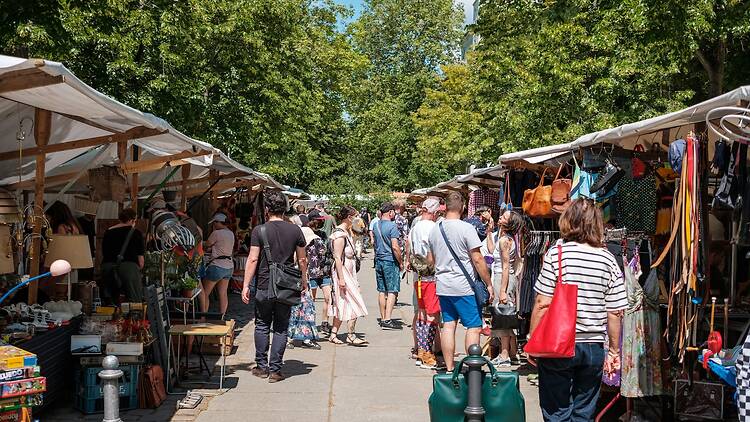 Trödelmarkt am Arkonaplatz Trödelmarkt am Arkonaplatz