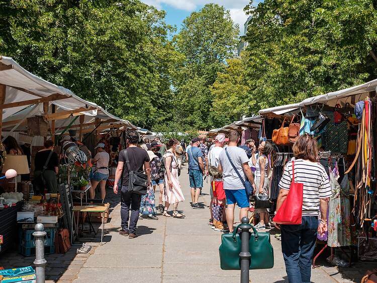 Trödelmarkt am Arkonaplatz Trödelmarkt am Arkonaplatz