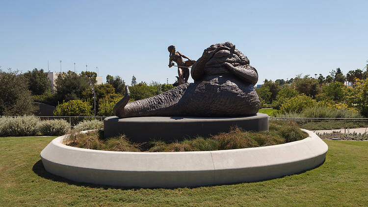 Sculpture of Leia strangling Jabba the Hutt at the Lucas Museum of Narrative Art