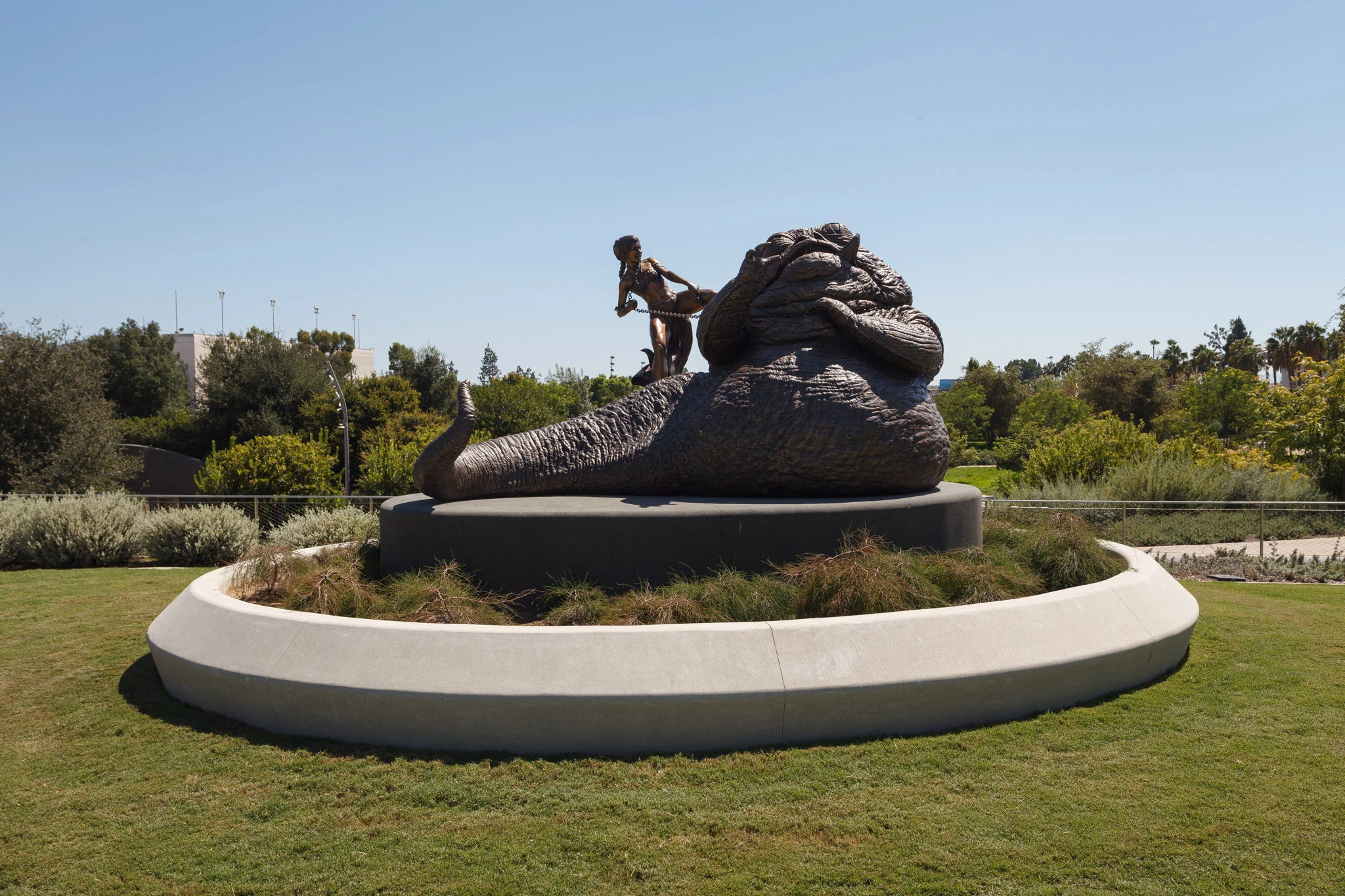 Sculpture of Leia strangling Jabba the Hutt at the Lucas Museum of Narrative Art