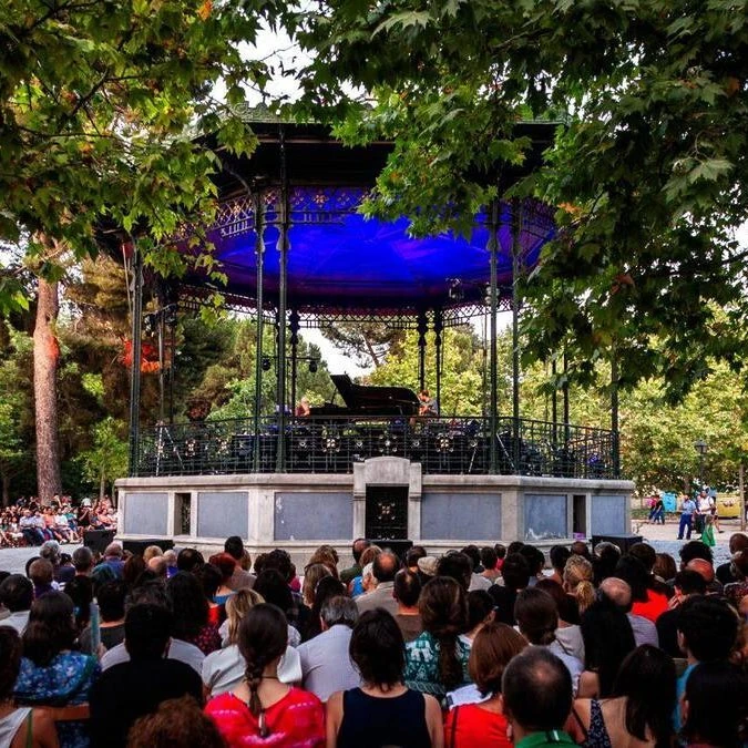Banda Sinf&oacute;nica Municipal en el Templete de El Retiro
