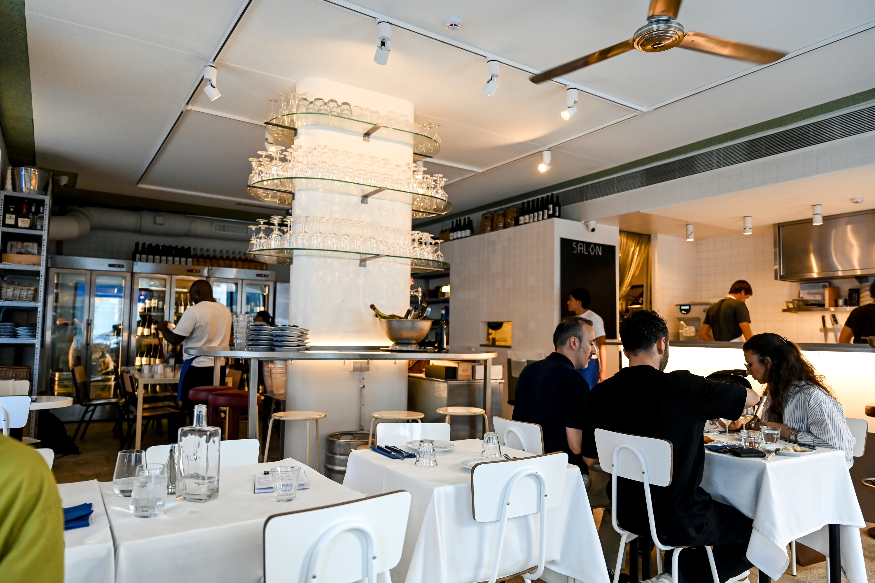 Sal&oacute;n