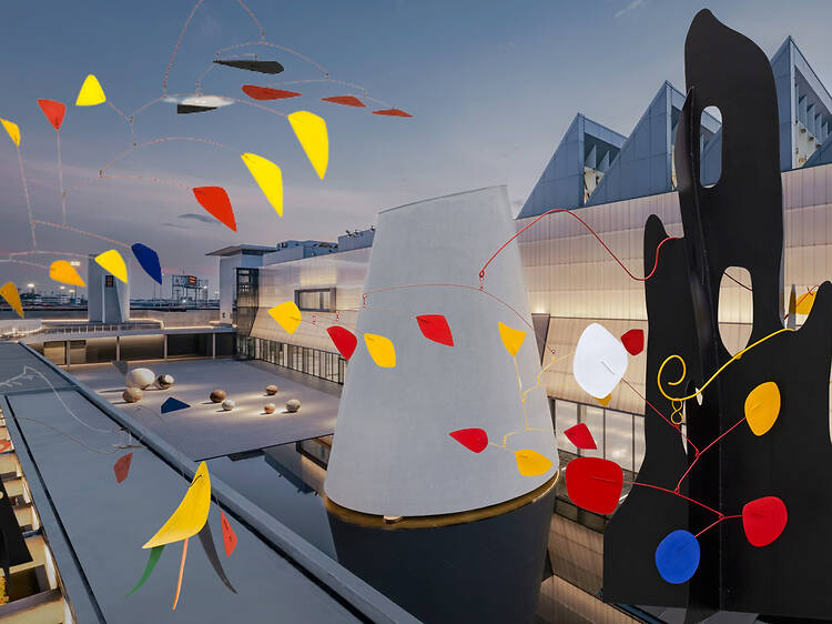 ชีวิต ชีวา – นิทรรศการศิลปะไคเนติกทลายกรอบประติมากรรม นำทัพโดย Alexander Calder ชีวิต ชีวา – นิทรรศการศิลปะไคเนติกทลายกรอบประติมากรรม นำทัพโดย Alexander Calder