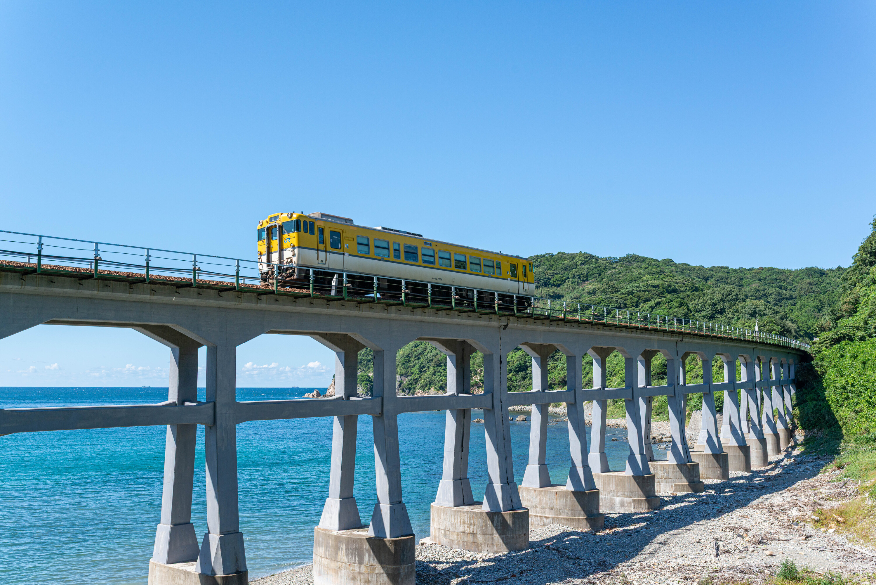 Travel across Japan by train for three days with this autumn-only unlimited rides pass