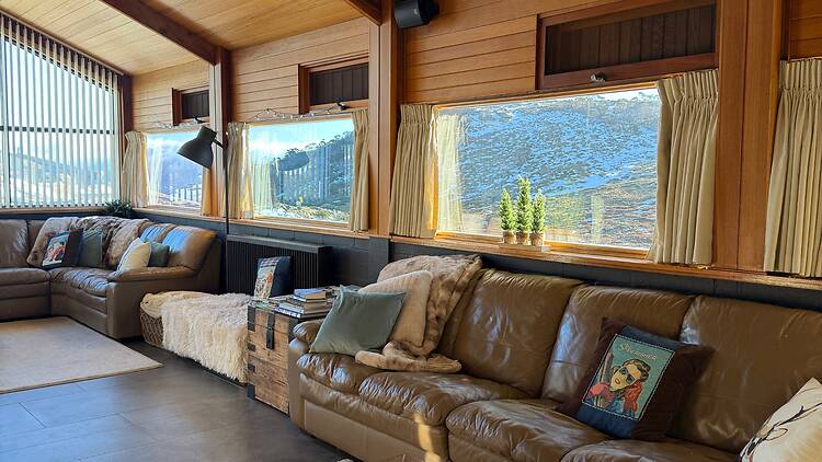 The communal lounge at Barrakee Ski Lodge