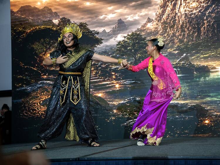Watch a traditional Malay opera at Kampong Gelam Festival Watch a traditional Malay opera at Kampong Gelam Festival