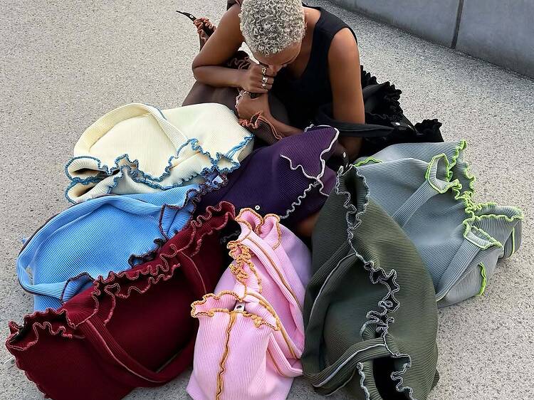 Parce qu’il défend une mode parisienne vraiment fabriquée à Paris