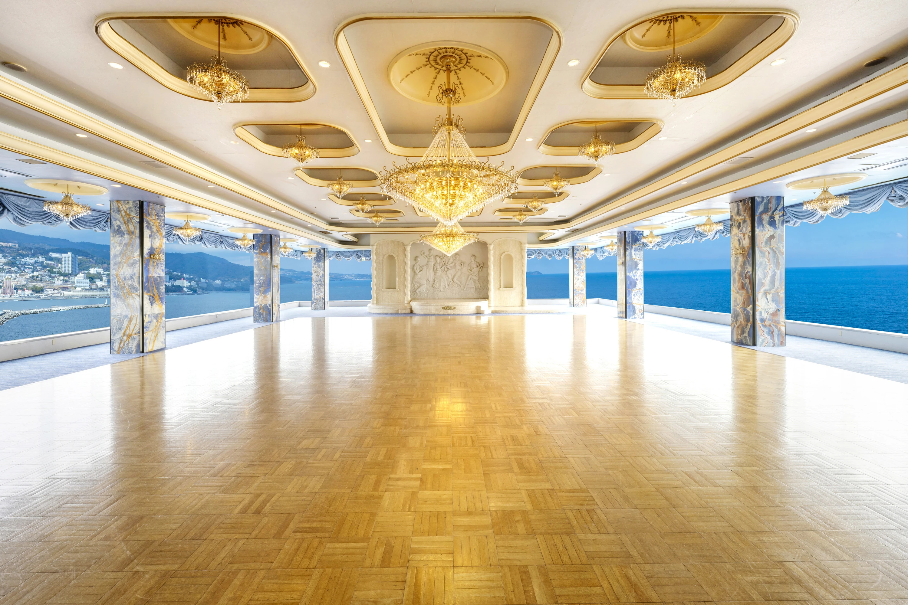 Hotel New Akao 80's Disco