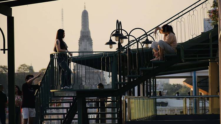 Browse art, live painting and river views at Yodpiman River Walk