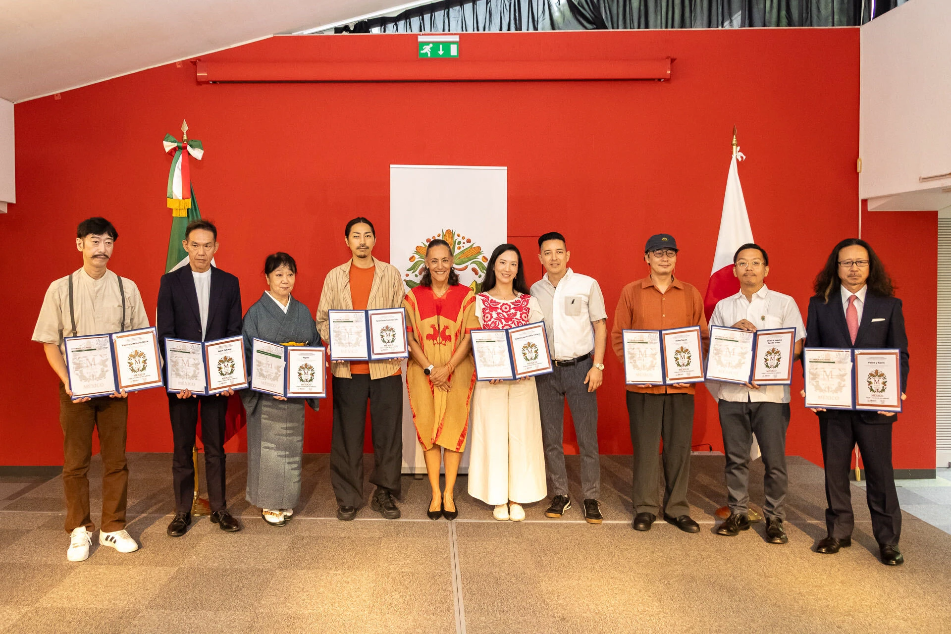 The Japanese winners of the Sello M certification with Mexican ambassador Melba Pr&iacute;a