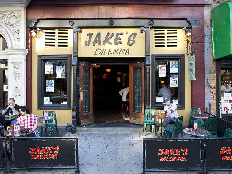 This famous Upper West Side bar—a local favorite for beer and football—is closing after 32 years next month