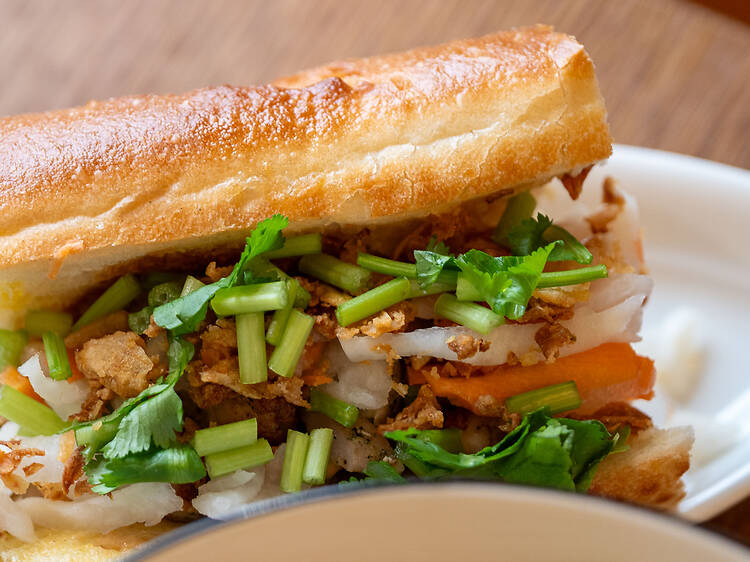 Saigon Bistro: bánh mì -patonki Saigon Bistro: bánh mì -patonki