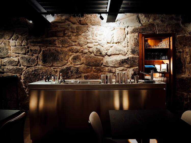 Blind Pony: o novo bar escondido do Porto tem cocktails que viajam por Portugal