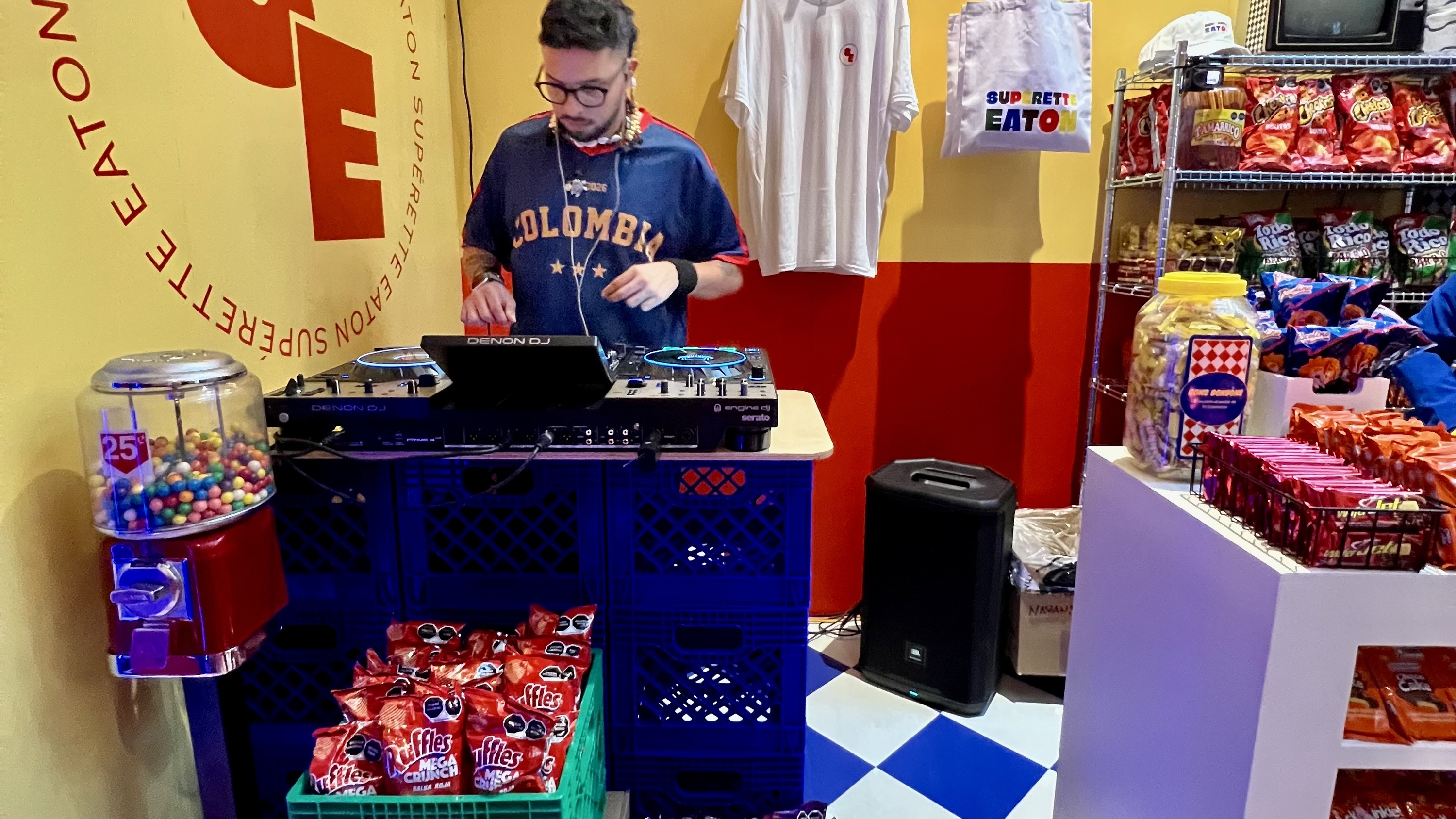 I went back to the ’90s at this free Montreal pop-up inspired by neighbourhood convenience stores and Latin bodegas—and I loved it