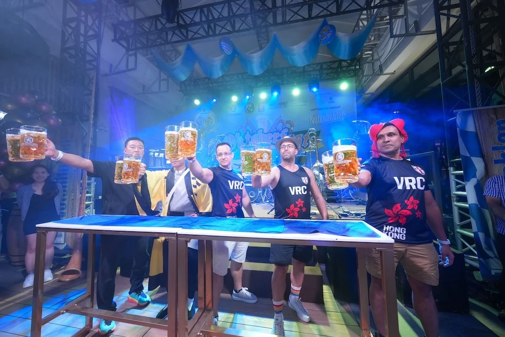 Central Market Oktoberfest, The Mighty Mug Hold Challenge