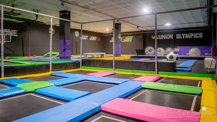 Jump without leaving your child to manage alone Jump without leaving your child to manage alone