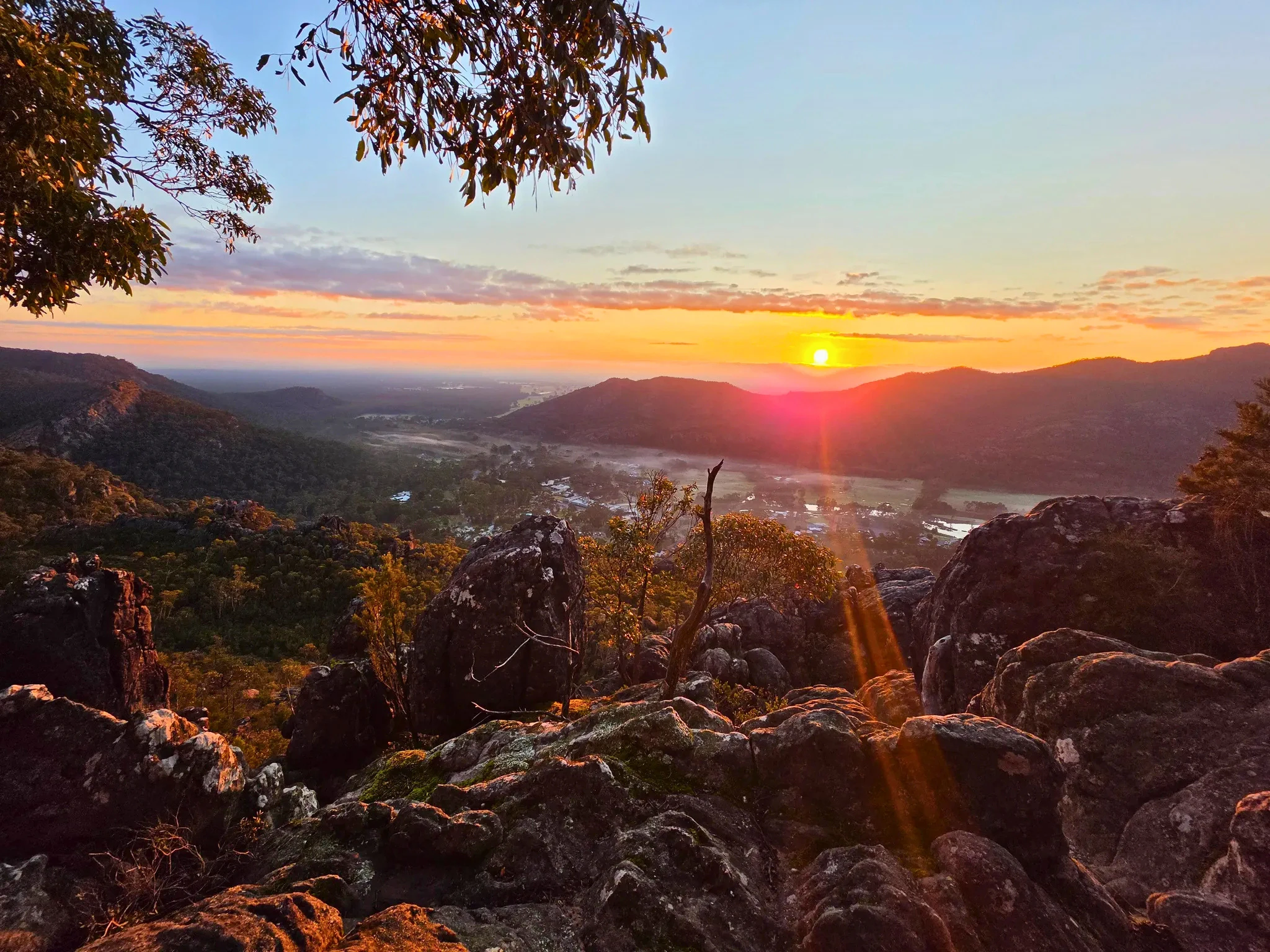 Halls Gap to The Pinnacle Loop at sunrise