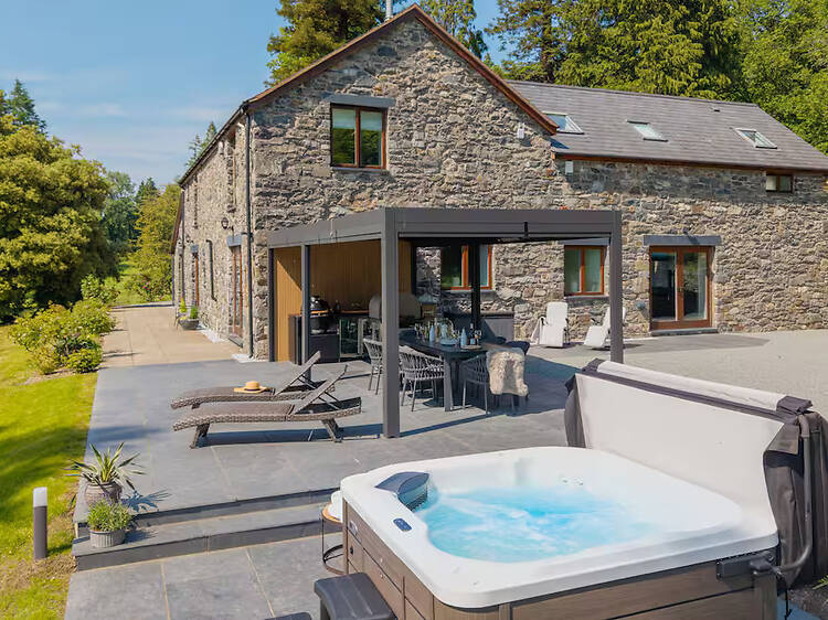Best with a hot tub: Coach house near Snowdonia Best with a hot tub: Coach house near Snowdonia