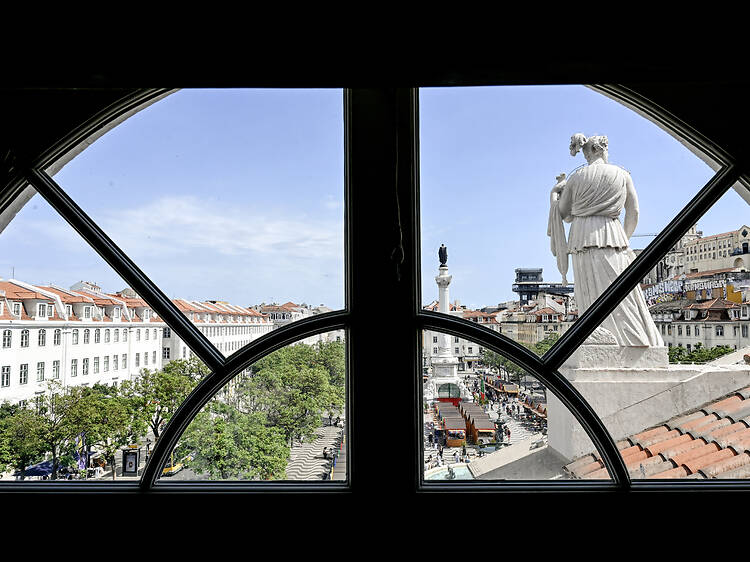 Vista do Teatro Nacional D. Maria II para a Praça D. Pedro IV Vista do Teatro Nacional D. Maria II para a Praça D. Pedro IV
