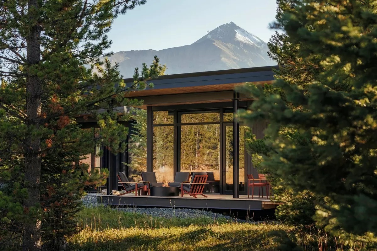 timeout.com - Gerrish Lopez - Only one U.S. resort made Michelin's World's Best New Hotels list, and it's a ski-and-spa stunner in Big Sky