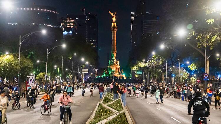 Paseo Nocturno por Día de Muertos Paseo Nocturno por Día de Muertos