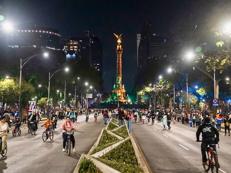 Paseo Nocturno por Día de Muertos