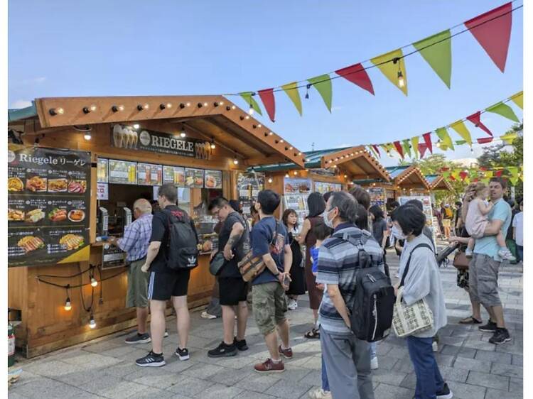 本場のドイツビールで乾杯する。 本場のドイツビールで乾杯する。