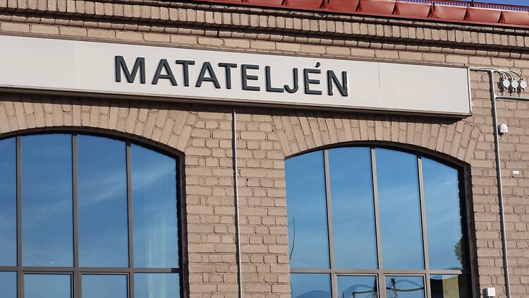 Eat your way through the seasons at the kitchen counter at Matateljén