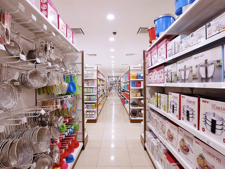 Abre el último rival de Action, nueva macrotienda 'low cost' en Madrid: 18.000 productos de hogar, decoración y juguetes al mejor precio Abre el último rival de Action, nueva macrotienda 'low cost' en Madrid: 18.000 productos de hogar, decoración y juguetes al mejor precio