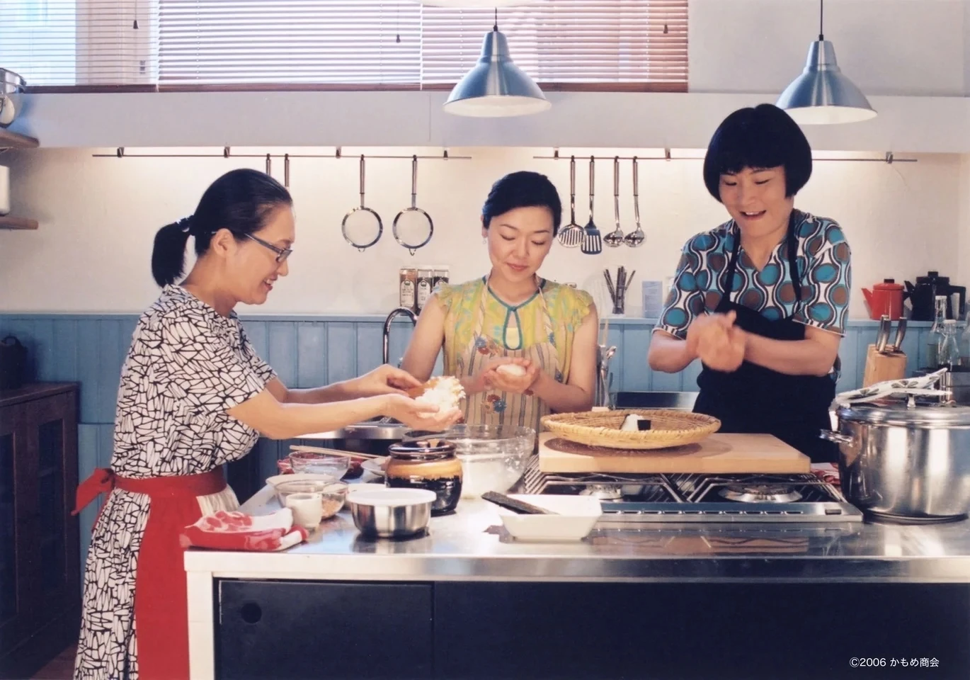 『深夜食堂』と『かもめ食堂』展　フードスタイリスト・飯島奈美さん20年の仕事と