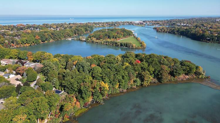 Trump signs order to rename Lake Ontario ‘Lake America’ as tensions with Canada escalate