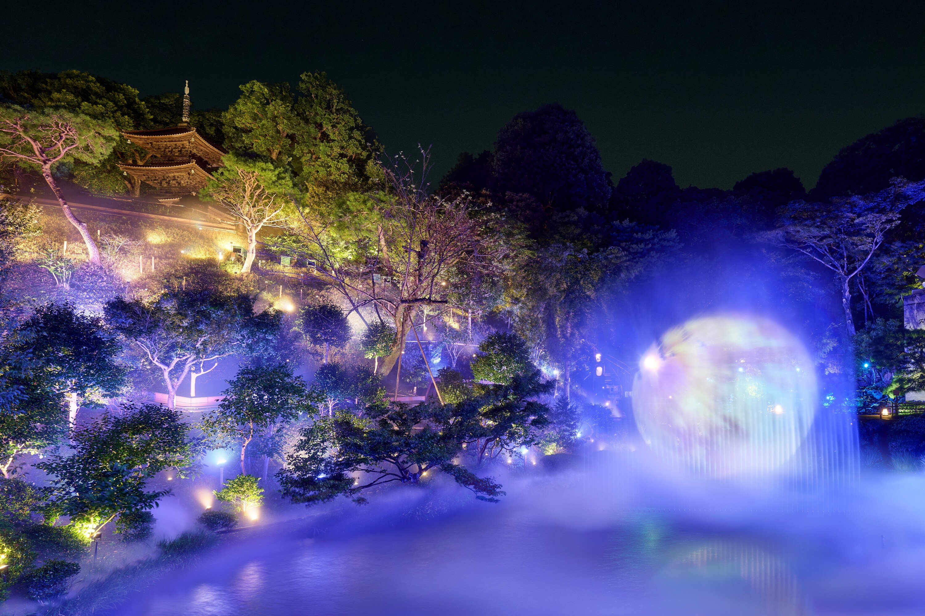 timeout.com - Kaila Imada - Hotel Chinzanso Tokyo's Sea of Clouds light-up features a full moon