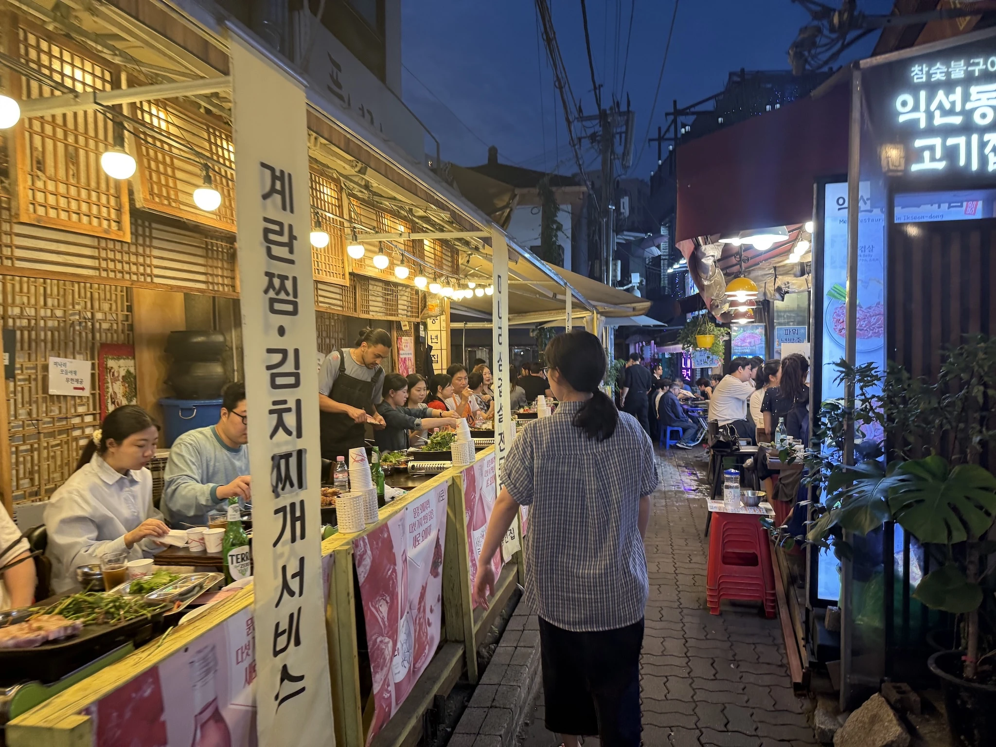 People eating barbecue along Ikseon-dong, Seoul