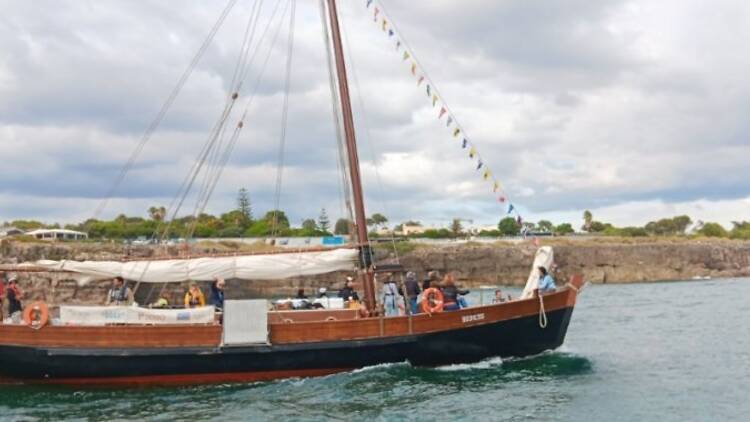 Taking a trip aboard the Estou Para Ver galleon