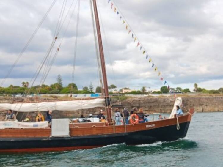Taking a trip aboard the Estou Para Ver galleon