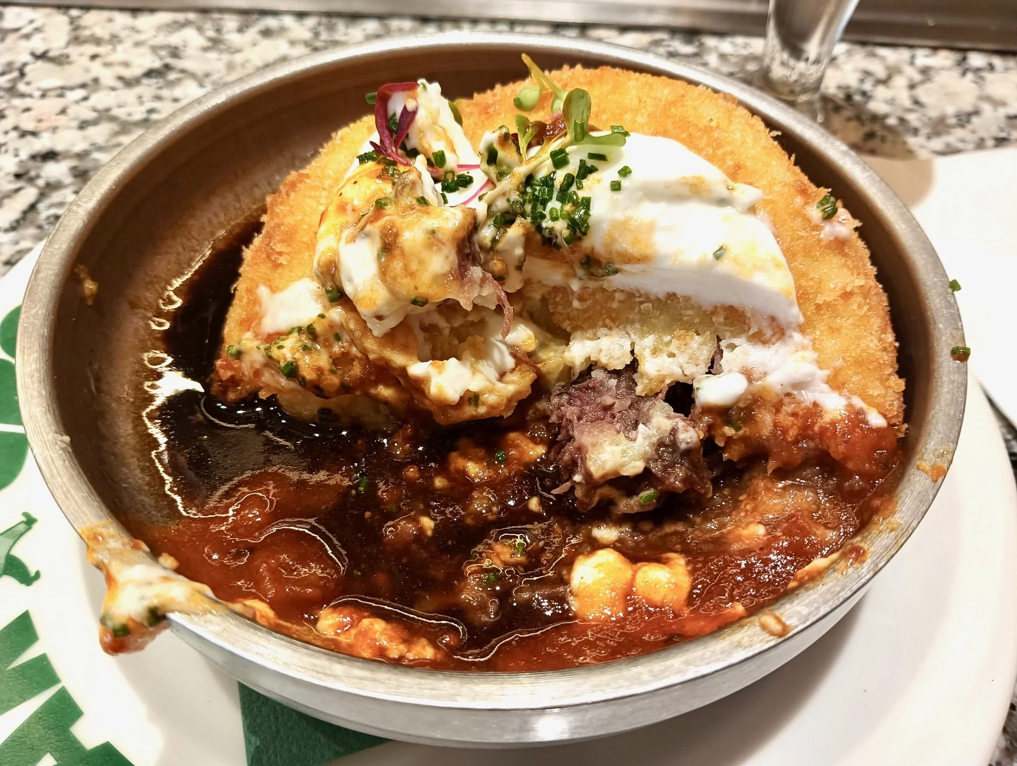 Bar Gros: una bomba de cuchara y rabo de toro