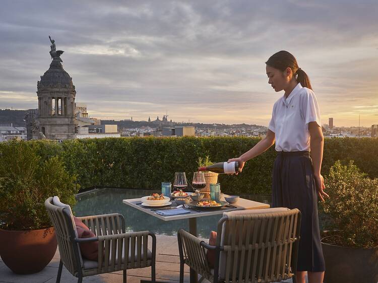 6 terrasses d'hotel per rebre (i menjar-se) la temporada d'estiu 6 terrasses d'hotel per rebre (i menjar-se) la temporada d'estiu