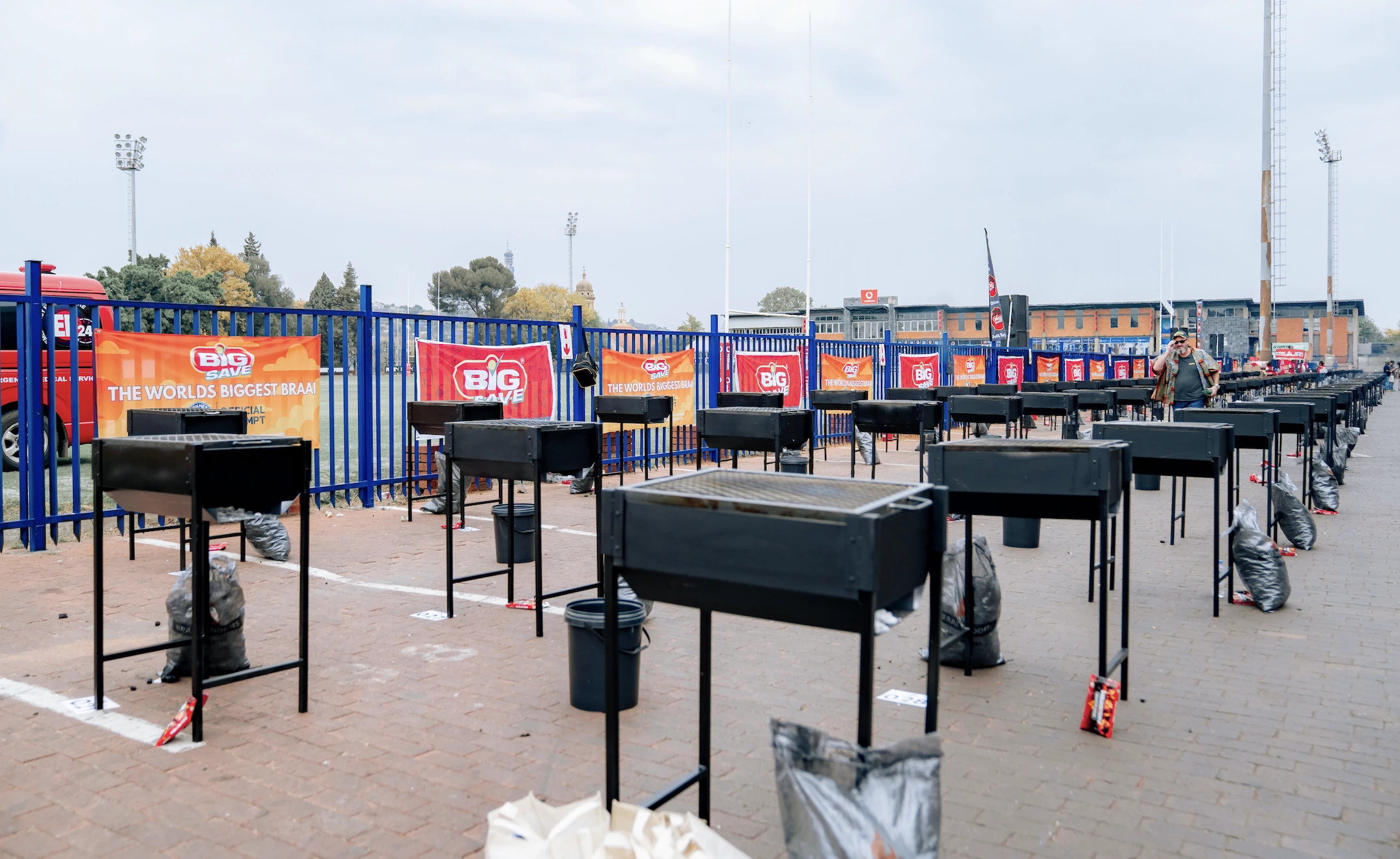  South Africans gather for the second edition of Big Save's Wotld's Biggest Braai in Pretoria thisHeritage Day.