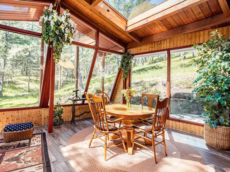 The pretty cabin with wall-to-wall windows The pretty cabin with wall-to-wall windows