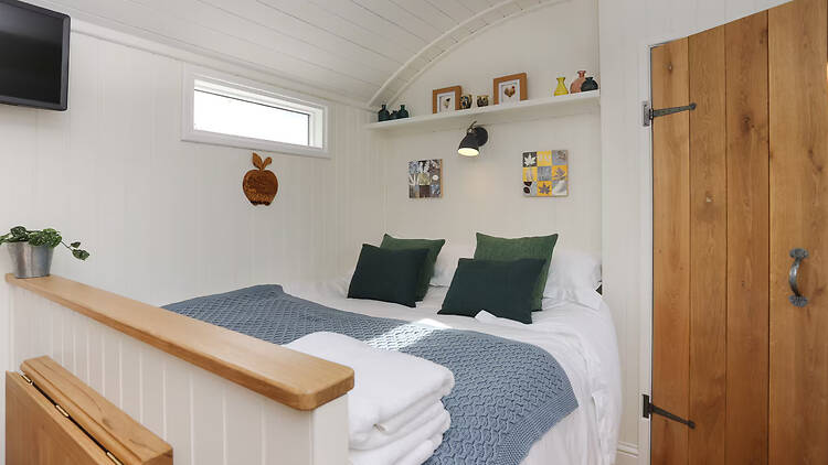 Best shepherd's hut: Airbnb with hot tub