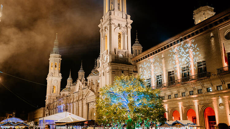 Zaragoza: mercadillo artesano de la plaza del Pilar