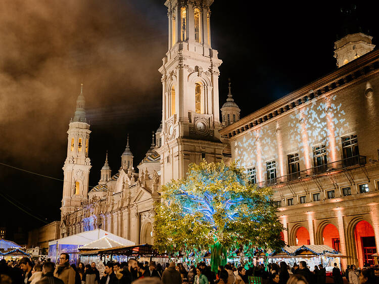 Zaragoza: mercadillo artesano de la plaza del Pilar