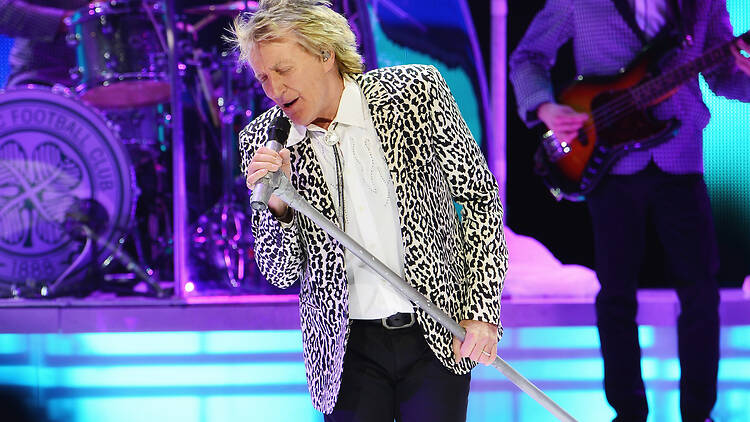 Rod Stewart performing live Rod Stewart performing live
