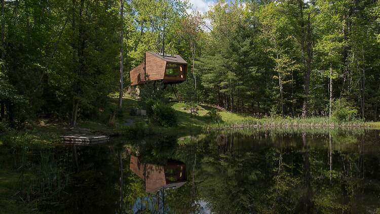 Best for wood-fired hot tubs: the willow treehouse near Woodstock Best for wood-fired hot tubs: the willow treehouse near Woodstock